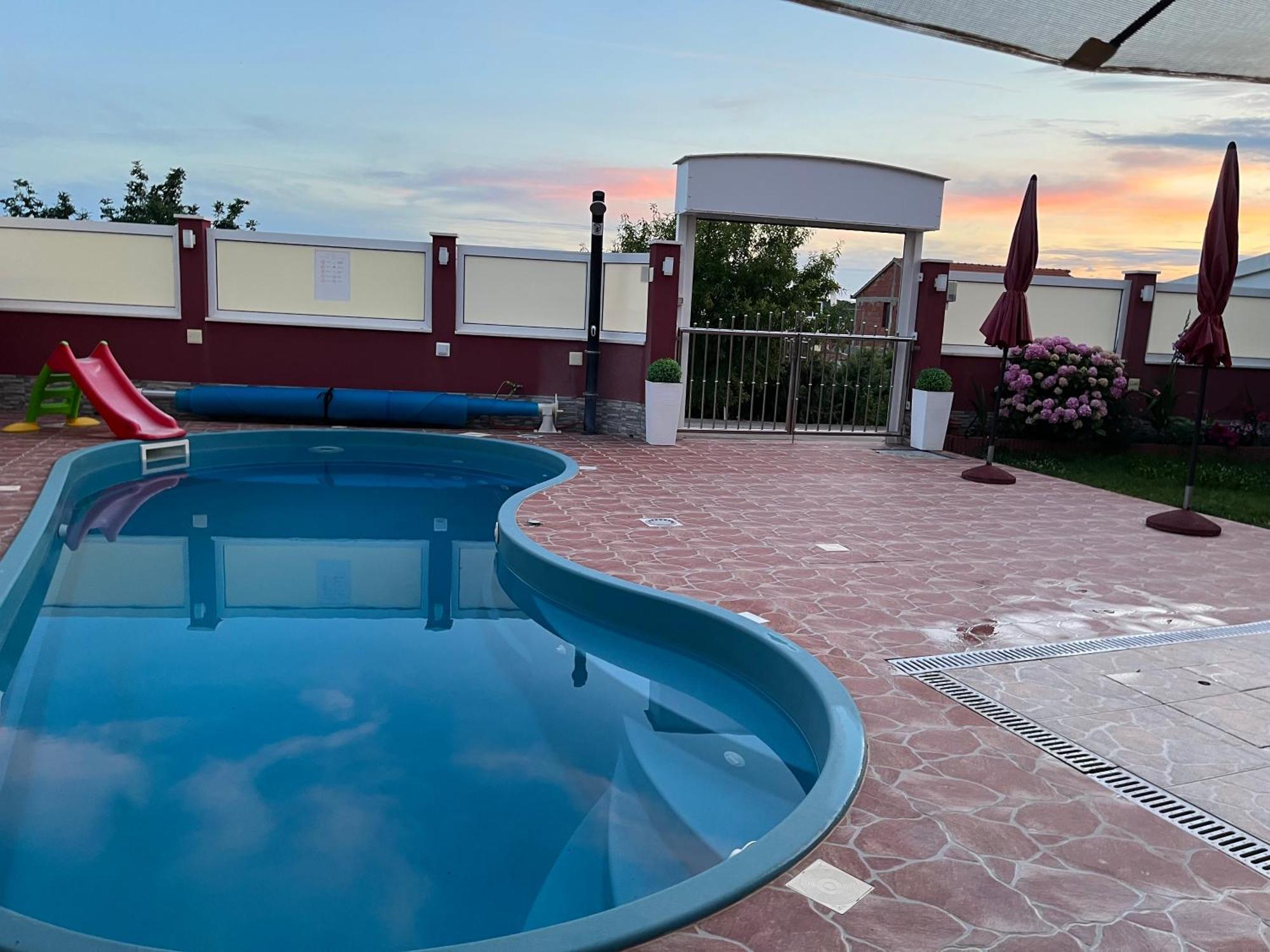 Apartments Villa Stella Maris ロゴズニッツァ エクステリア 写真