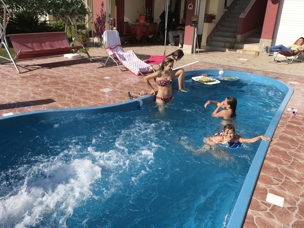 Apartments Villa Stella Maris ロゴズニッツァ エクステリア 写真
