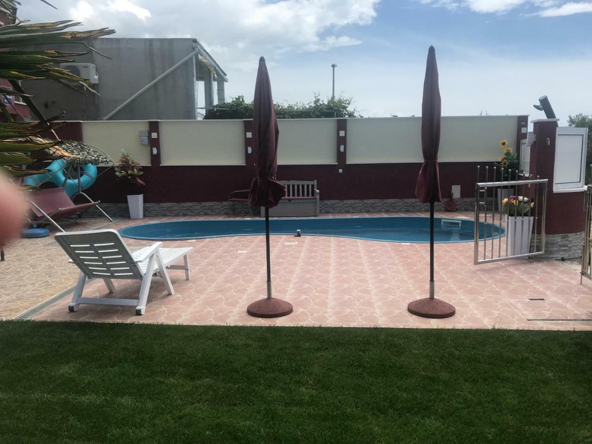 Apartments Villa Stella Maris ロゴズニッツァ エクステリア 写真